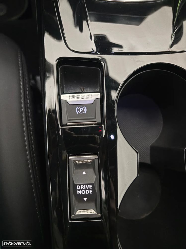 Peugeot e-208 GT - 32