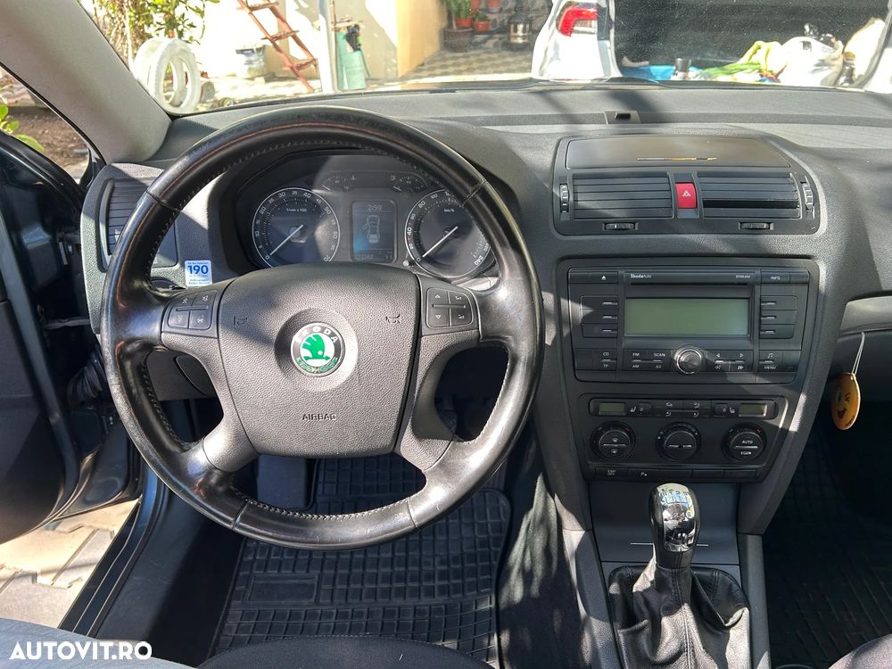 Skoda Octavia 2.0 FSI Ambiente - 18