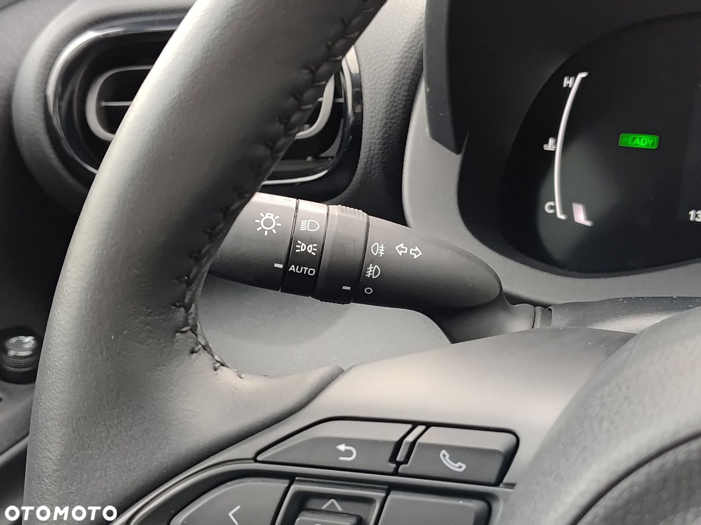 Toyota Yaris Hybrid 1.5 Style - 16