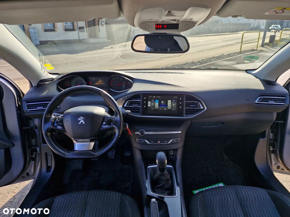 Peugeot 308 - 8