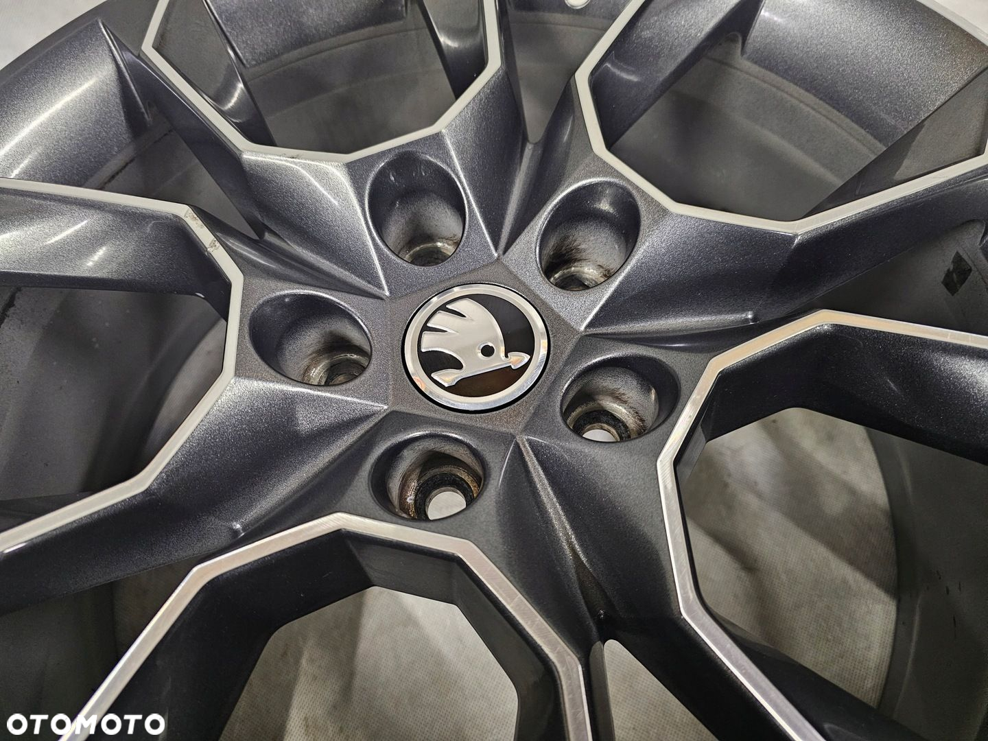 FELGA SKODA OCTAVIA 3V0601025S 8x19 ET44 - 2
