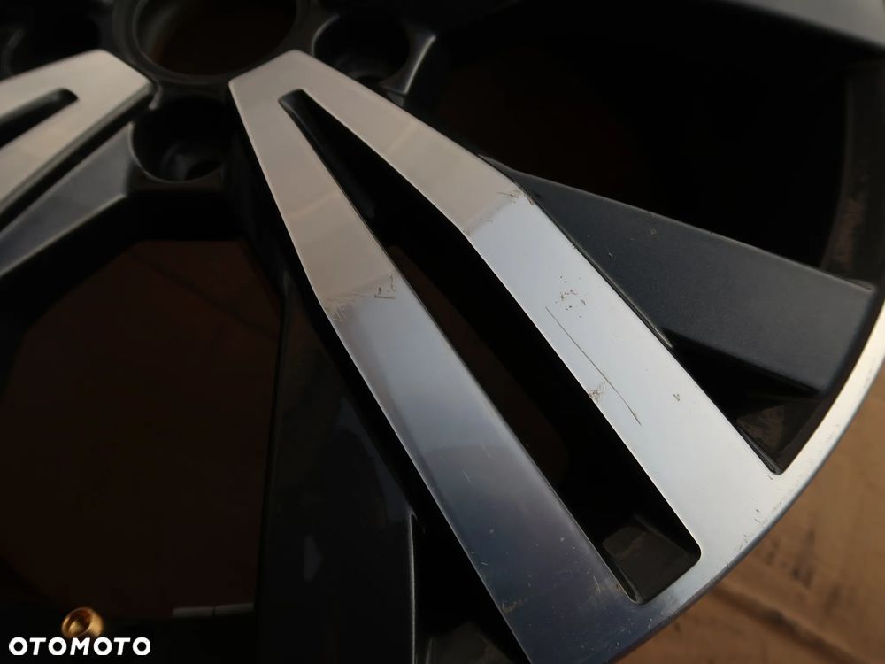 13 Felga Aluminiowa Volkswagen 2K5601025 17" - 2