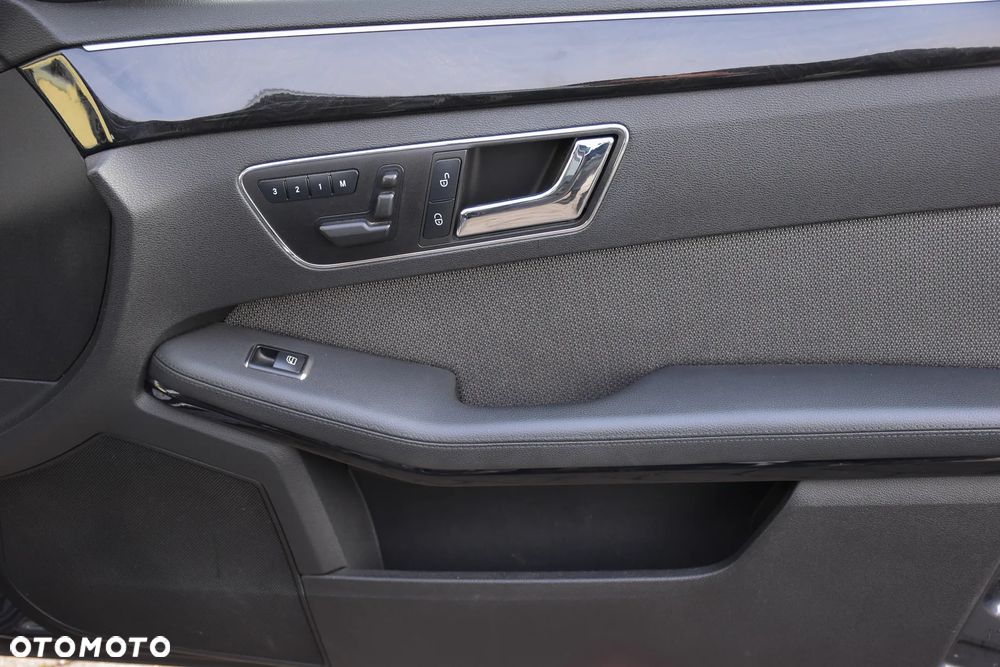 Mercedes-Benz Klasa E 350 CDI DPF 4Matic BlueEFFICIENCY 7G-TRONIC Avantgarde - 25