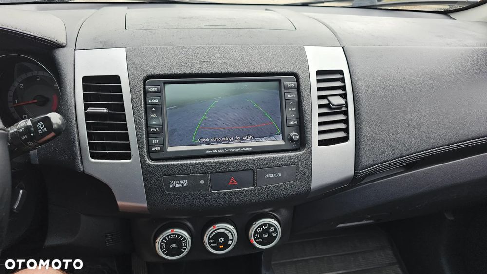 Mitsubishi Outlander 2.0 DID Instyle NAVI - 11