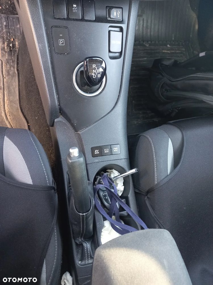 Toyota Auris Hybrid 135 Active - 12