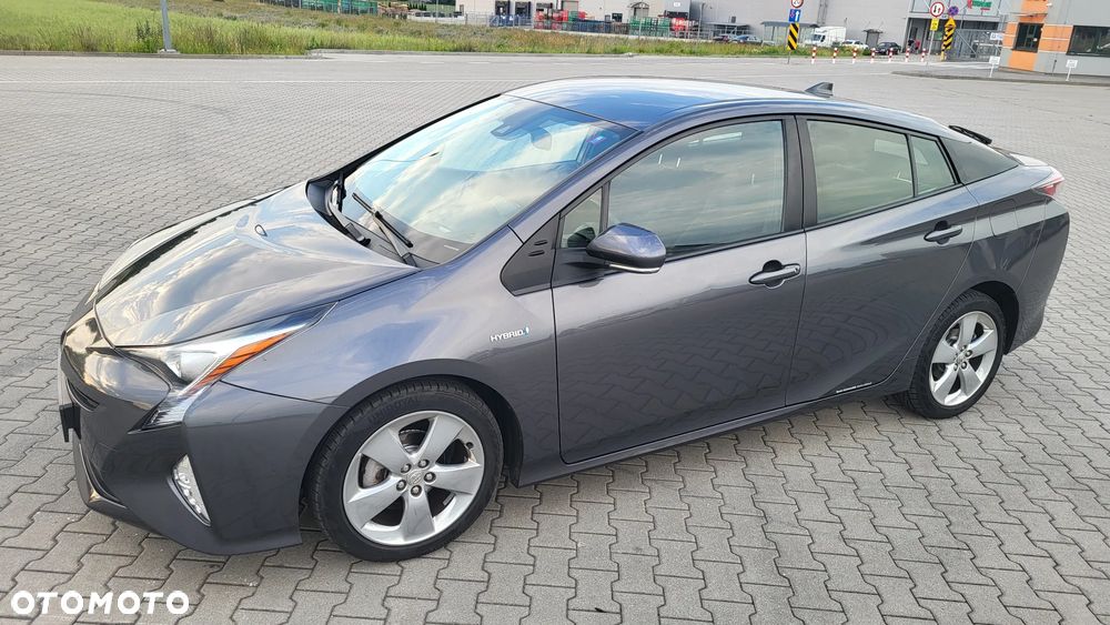 Toyota Prius Hybrid - 2