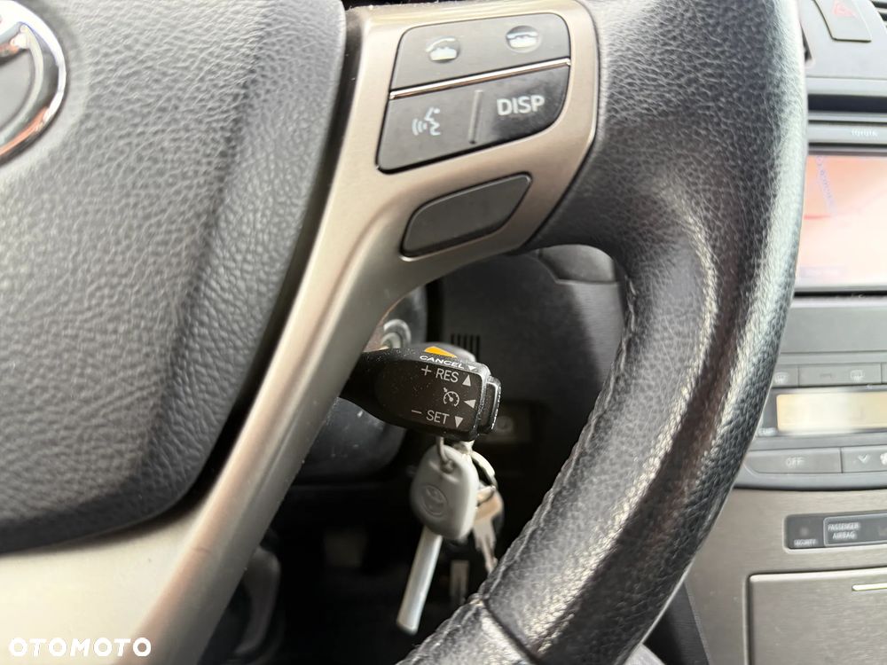 Toyota Avensis 1.8 VVT-i Combi Executive - 19