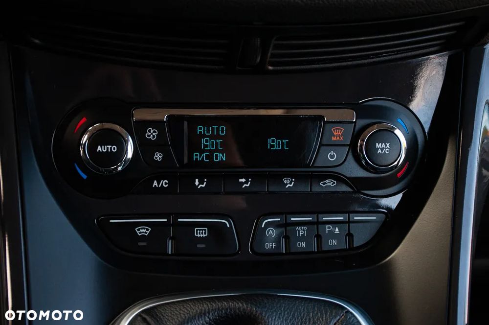 Ford Kuga 1.5 EcoBoost TITANIUM - 35