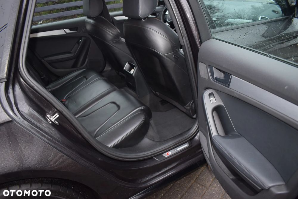 Audi A4 Avant 2.0 TDI DPF clean diesel multitronic S line Sportpaket - 11