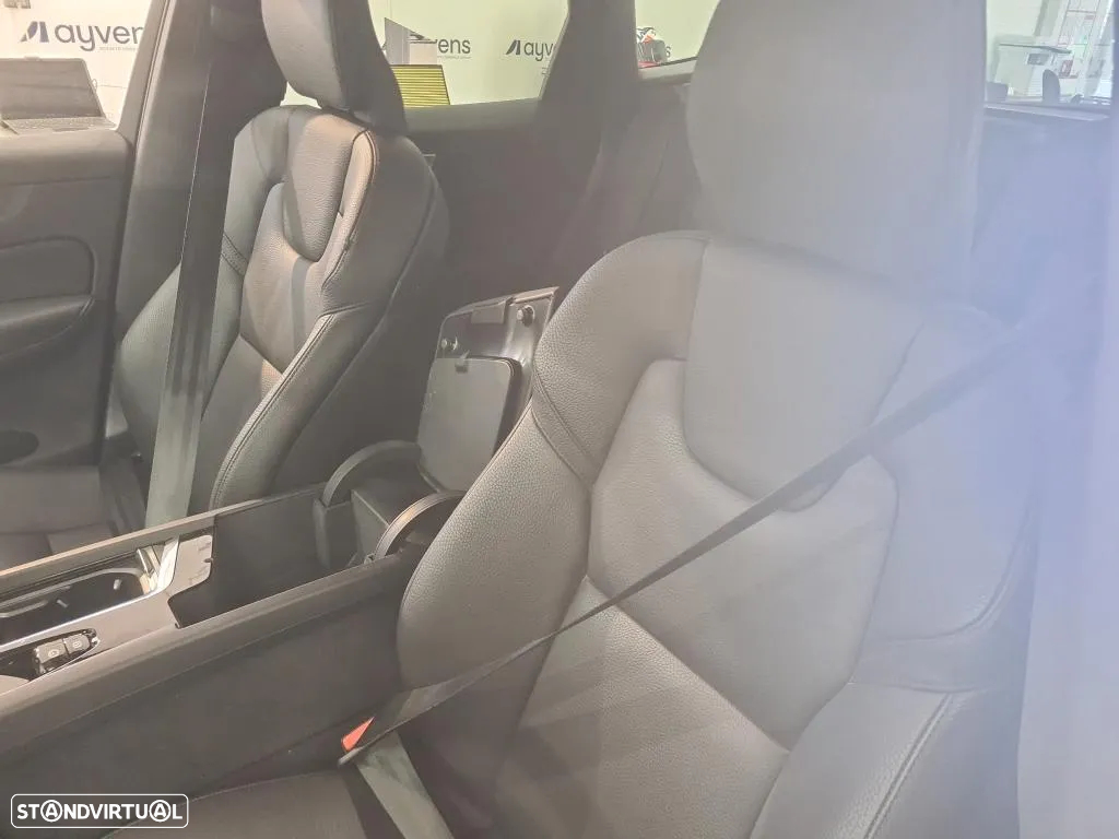 Volvo XC 60 2.0 T6 PHEV Plus Dark AWD - 10
