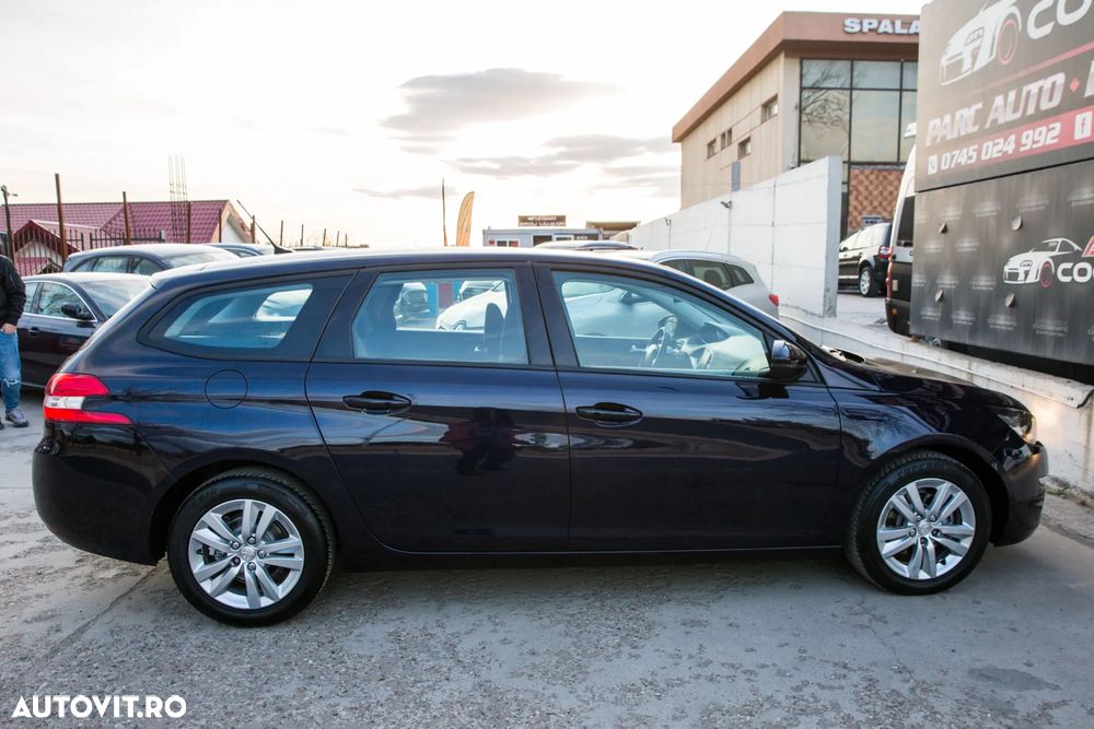 Peugeot 308 - 8