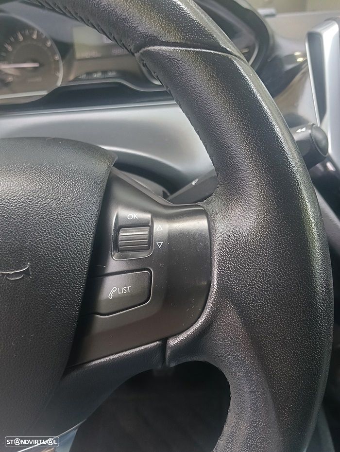 Peugeot 208 1.2 PureTech Style - 20