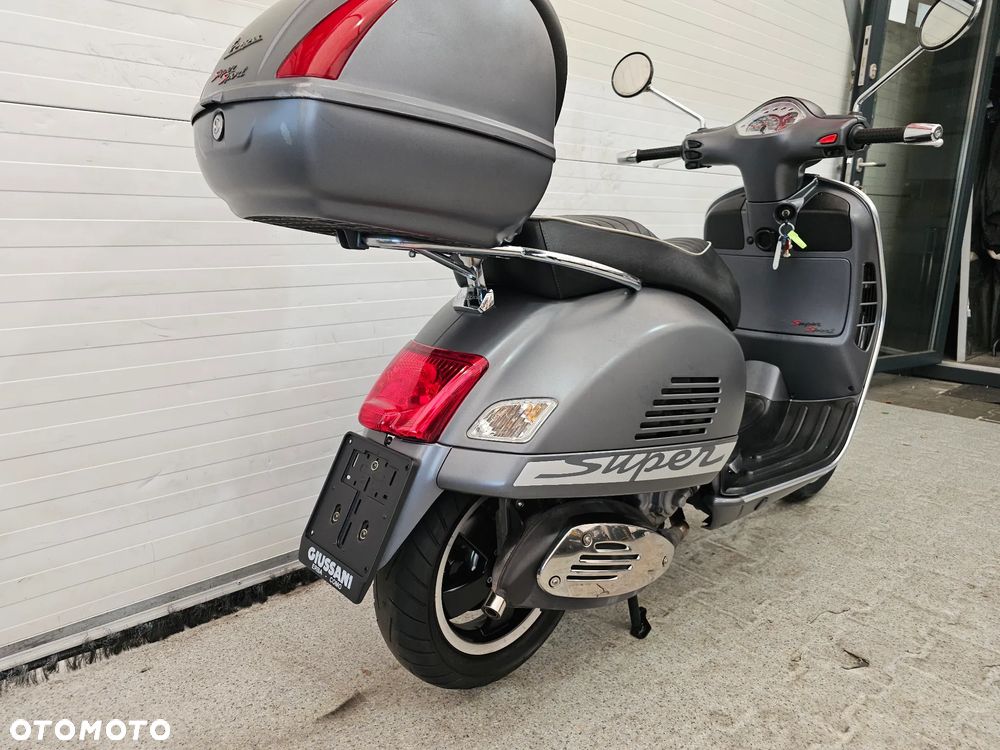Piaggio Vespa - 18