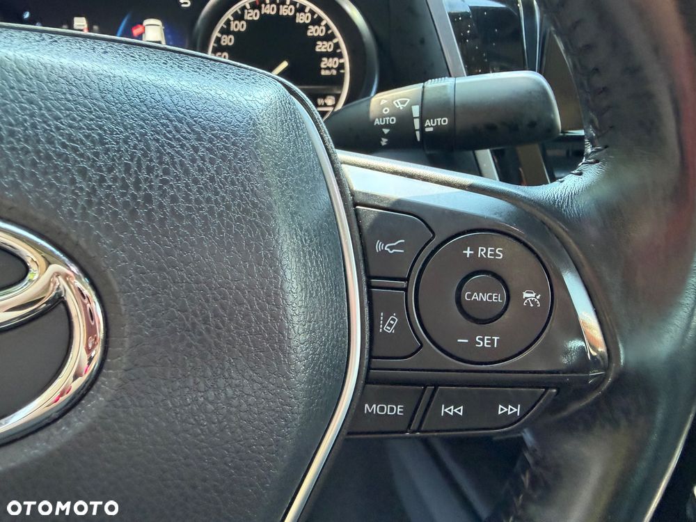 Toyota Camry 2.5 Hybrid Comfort CVT - 22