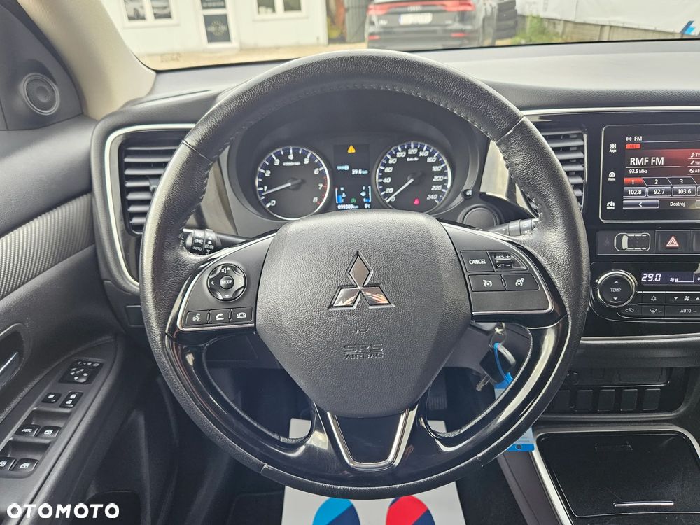 Mitsubishi Outlander 2.0 Invite + 2WD - 26