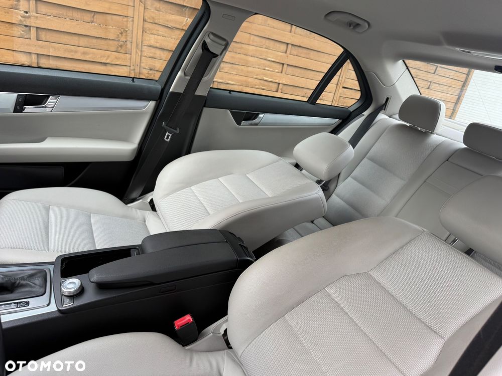 Mercedes-Benz Klasa C 180 T Kompressor Automatik BlueEFFICIENCY Avantgarde - 13