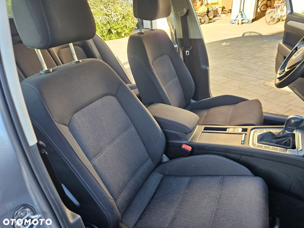 Volkswagen Passat 2.0 TDI SCR Comfortline DSG - 16