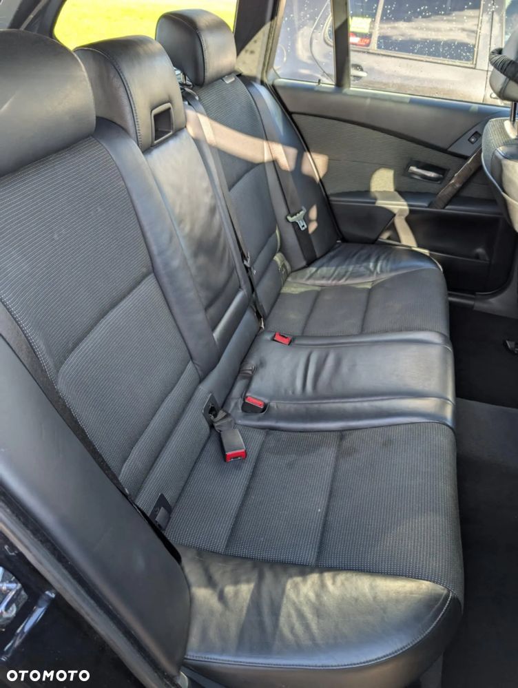 BMW Seria 5 530i Touring - 13