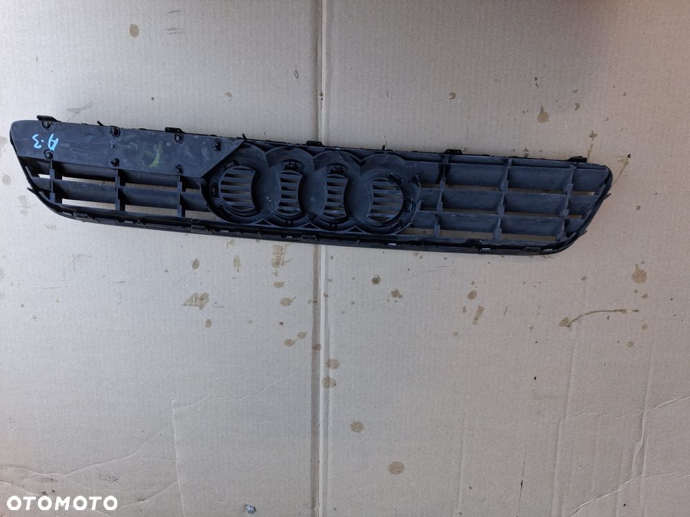 Atrapa chłodnicy AUDI A3 8L  8L0807683  OE - 2