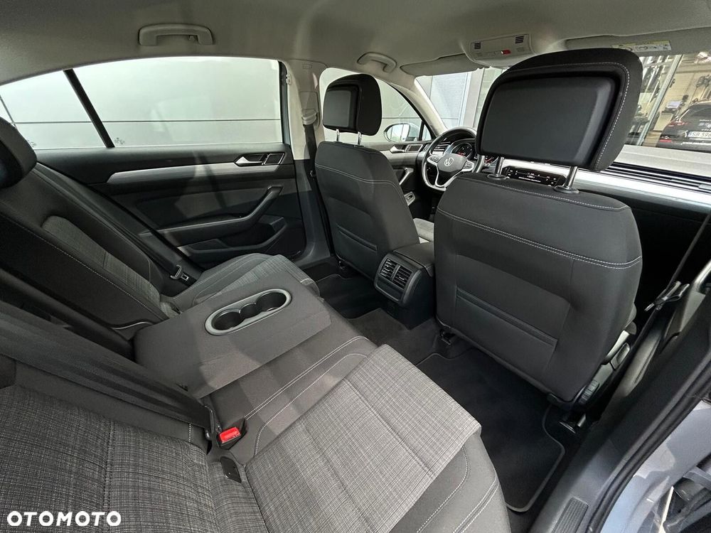 Volkswagen Passat - 10