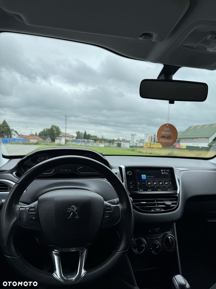 Peugeot 208 - 5