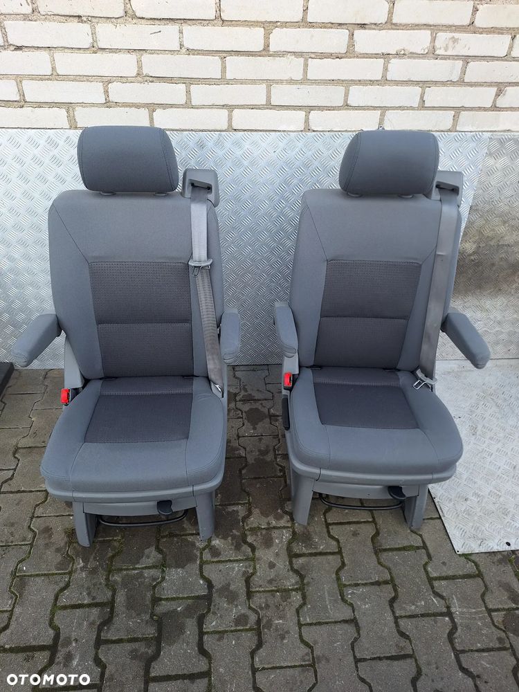 FOTEL OBROTOWY VW T5 MULTIVAN - 1