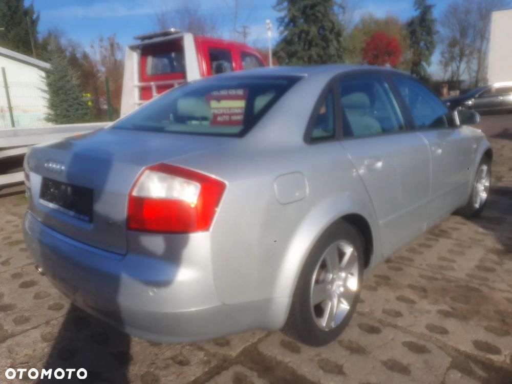 Audi A4 Limousine - 6