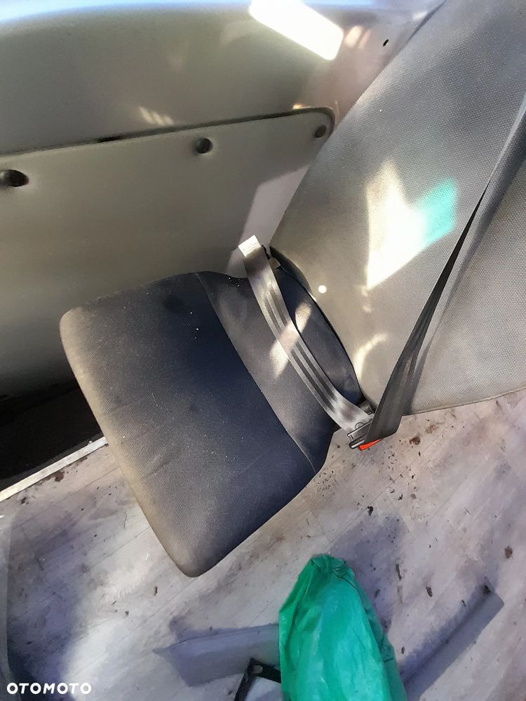 MERCEDES VITO FOTEL TYLNY KOMPLET Z PASEM - 2