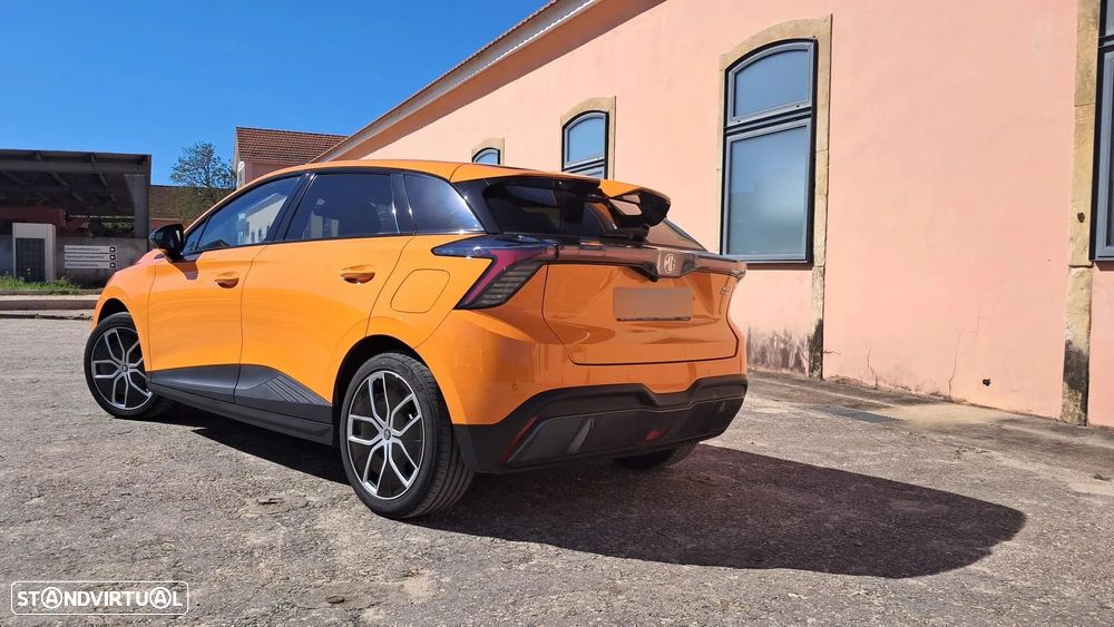 MG MG4 64 kWh Luxury - 11