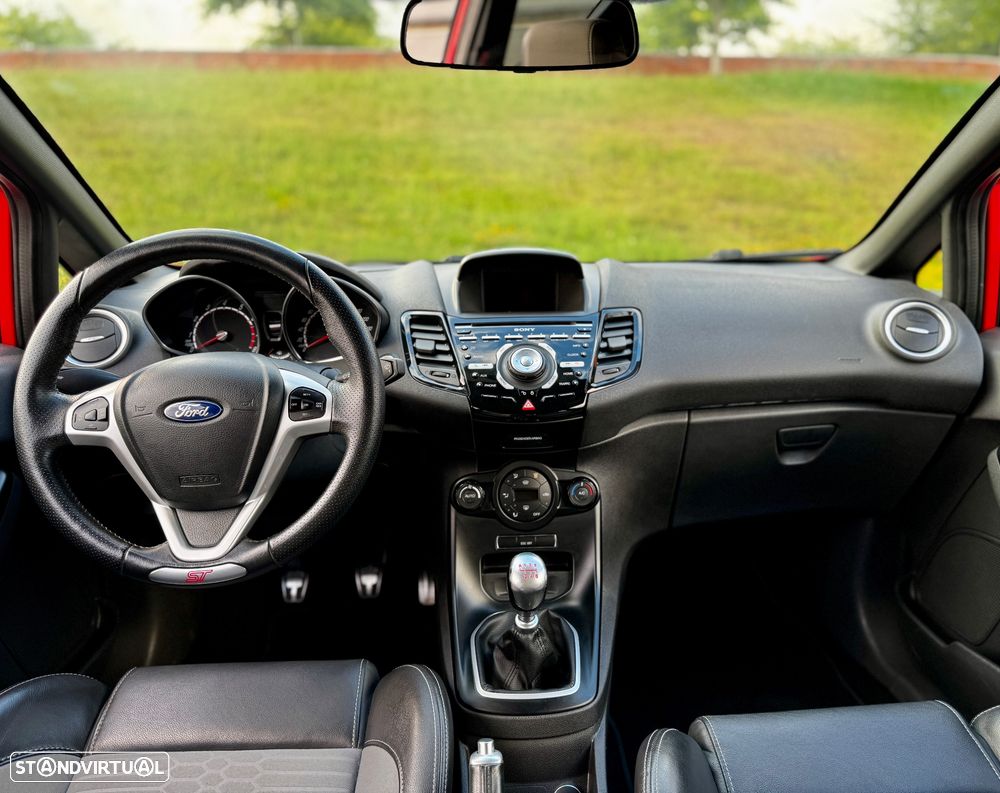 Ford Fiesta 1.6 EcoBoost c/ Pack Pele Desportiva ST - 16