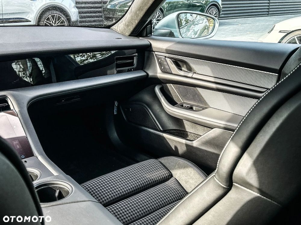Porsche Taycan 105kWh 4S Performance Plus - 16