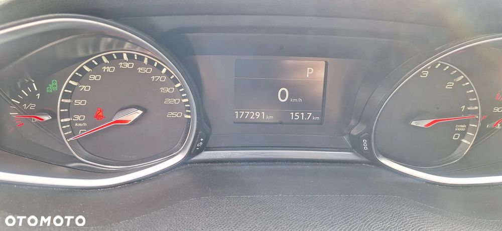 Peugeot 308 1.6 BlueHDi Allure S&S EAT6 - 11