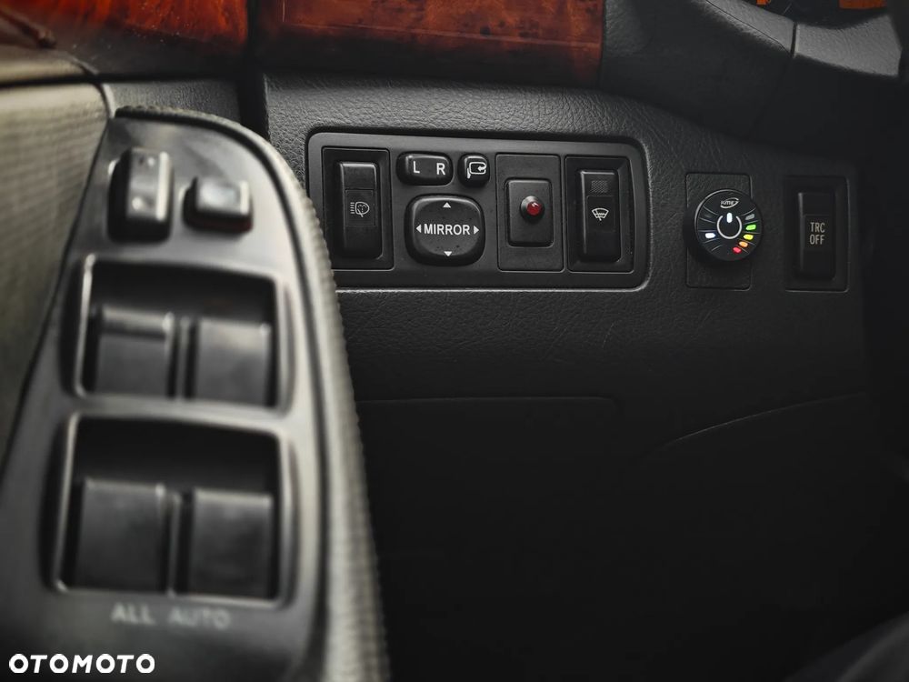 Toyota Avensis 2.0 VVT-i High - 16