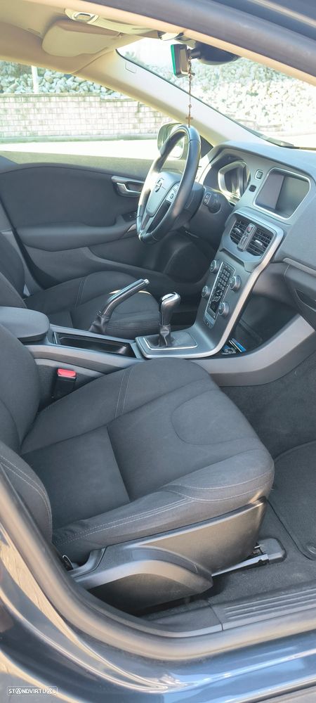 Volvo V40 2.0 D2 Momentum - 3