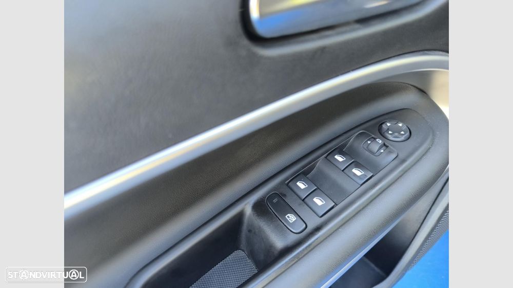 Jeep Avenger 1.2 GSE T3 Altitude - 7