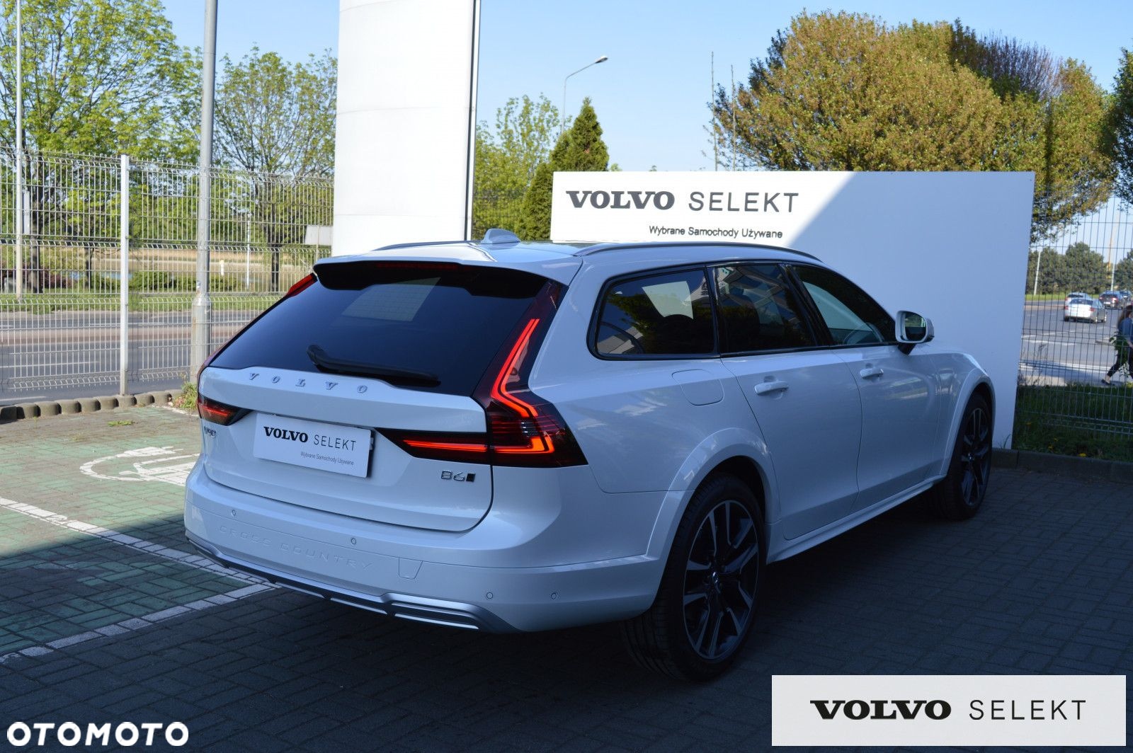 Volvo V90 Cross Country - 8