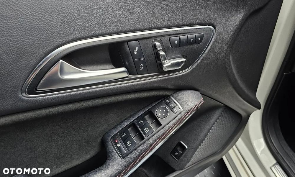 Mercedes-Benz CLA - 12