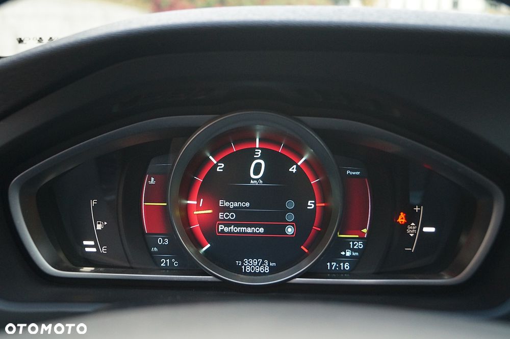 Volvo V40 D3 Summum - 38