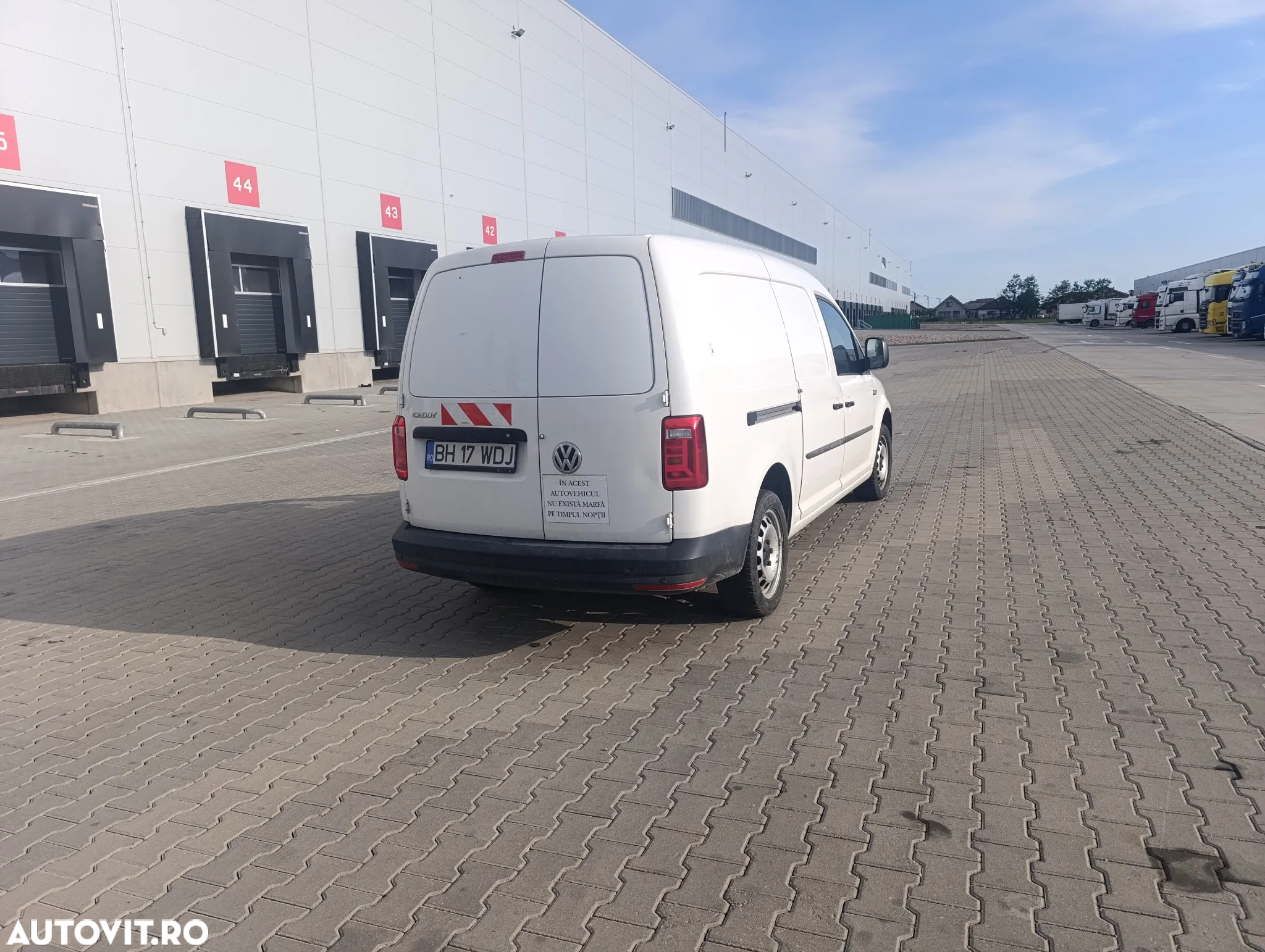 Volkswagen Caddy Maxi - 4