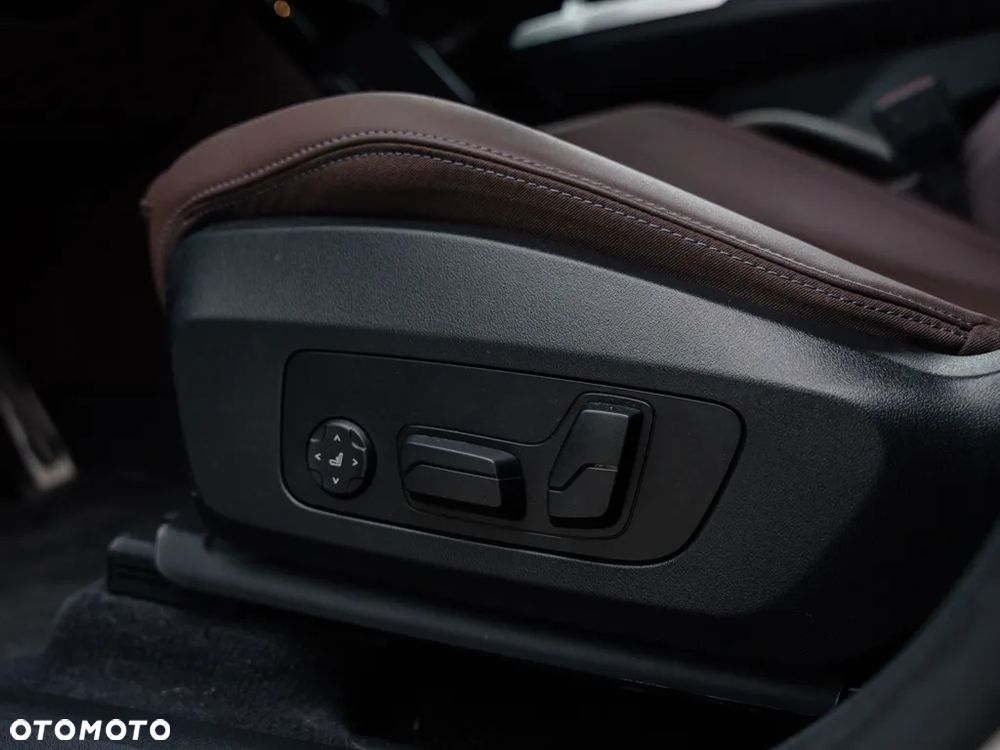 BMW Seria 2 218i - 13