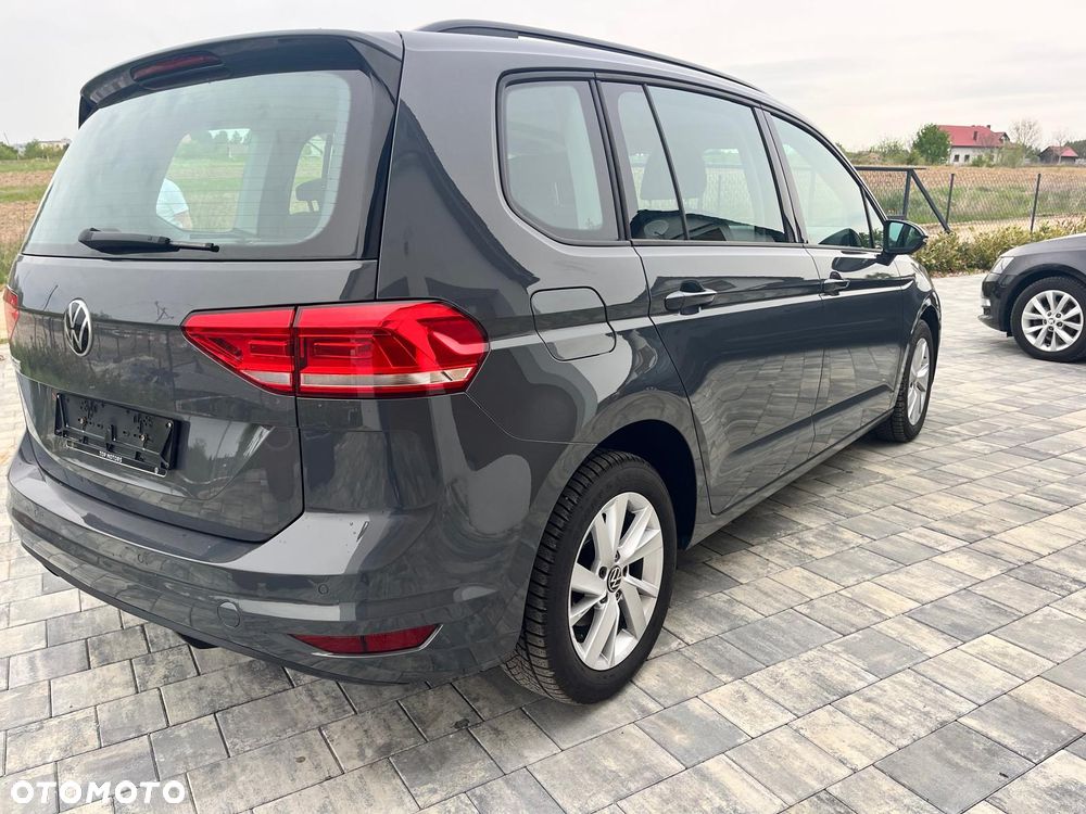 Volkswagen Touran - 4