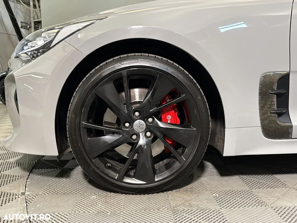 Kia Stinger - 14