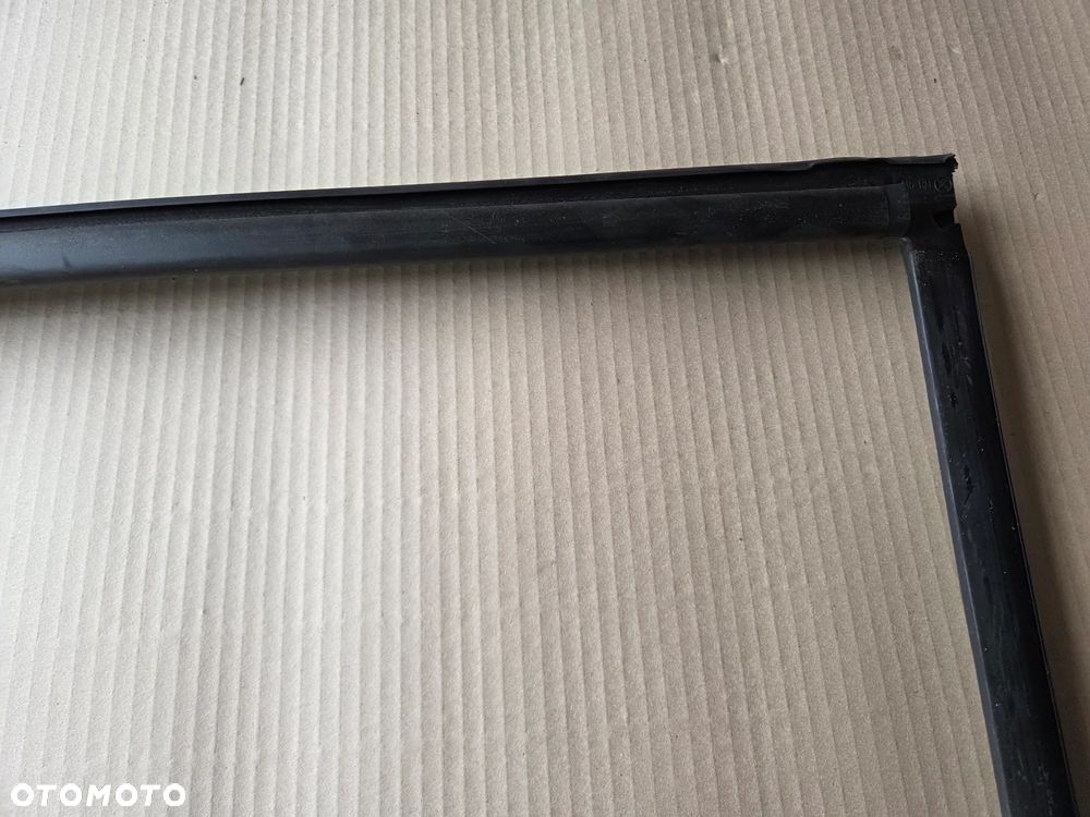Uszczelka szyby drzwi prawy tył Citroen Berlingo IV - 7