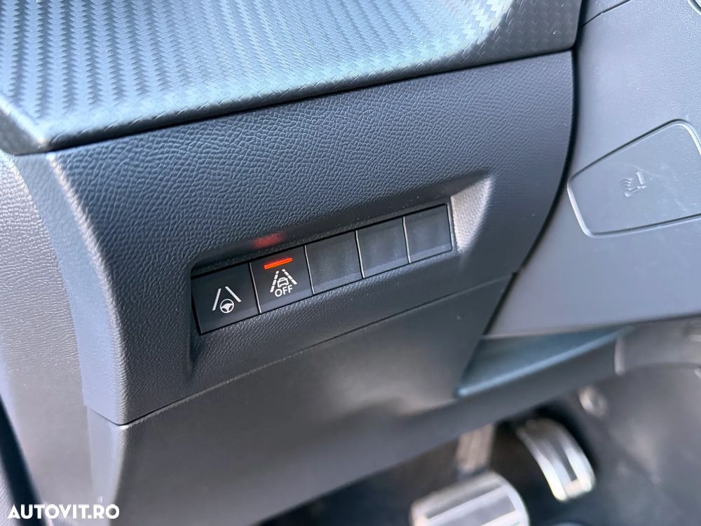 Peugeot 2008 PureTech 130 EAT8 GT Pack - 23