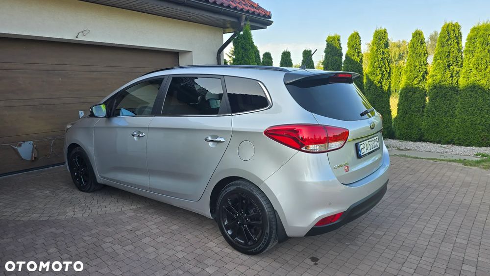Kia Carens - 5