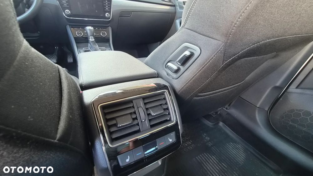 Skoda Superb 2.0 TDI SCR Style DSG - 20