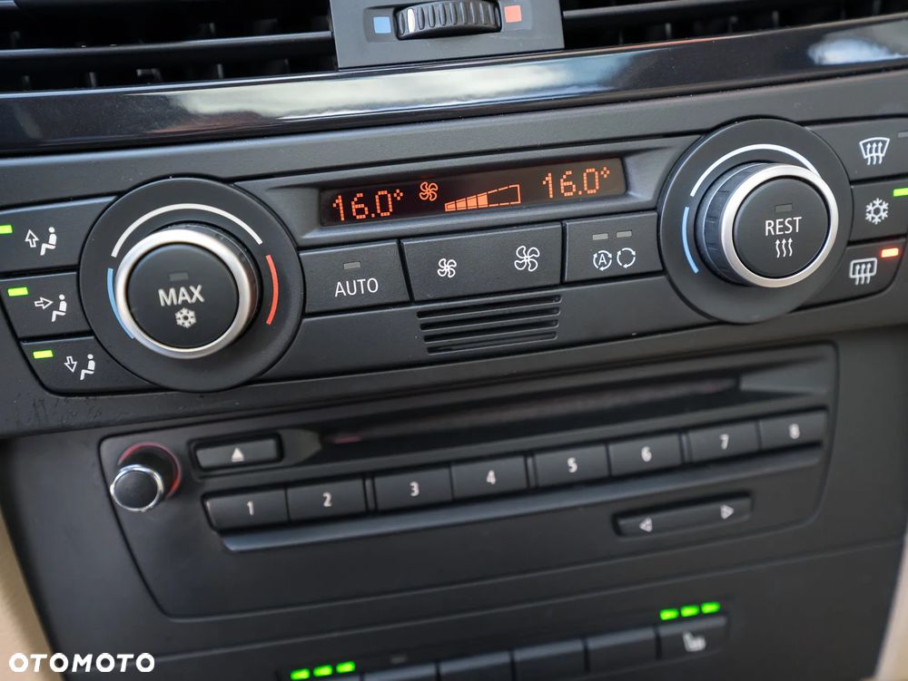 BMW Seria 3 325i Edition Exclusive - 33