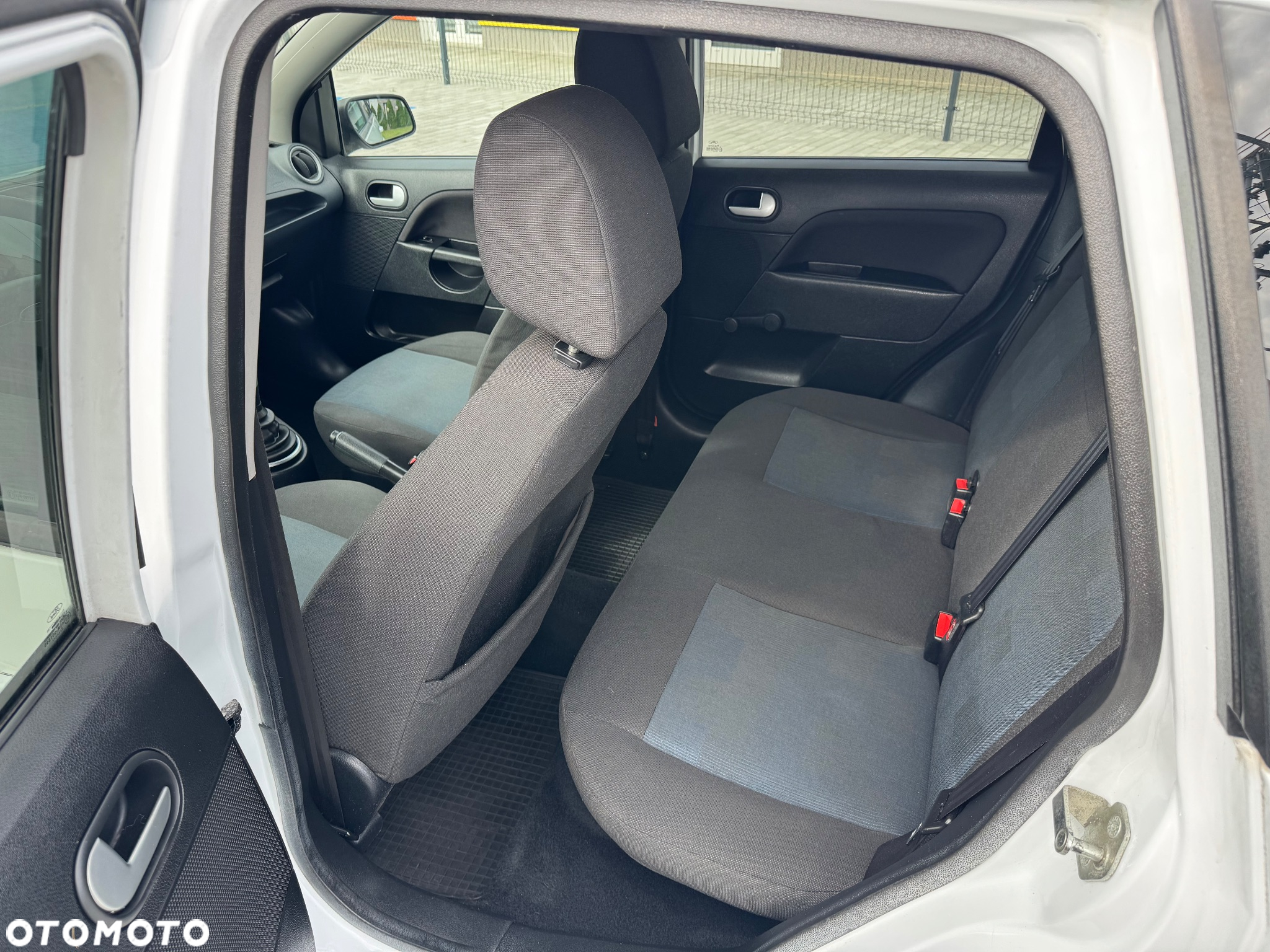 Ford Fiesta 1.4 TDCI - 11