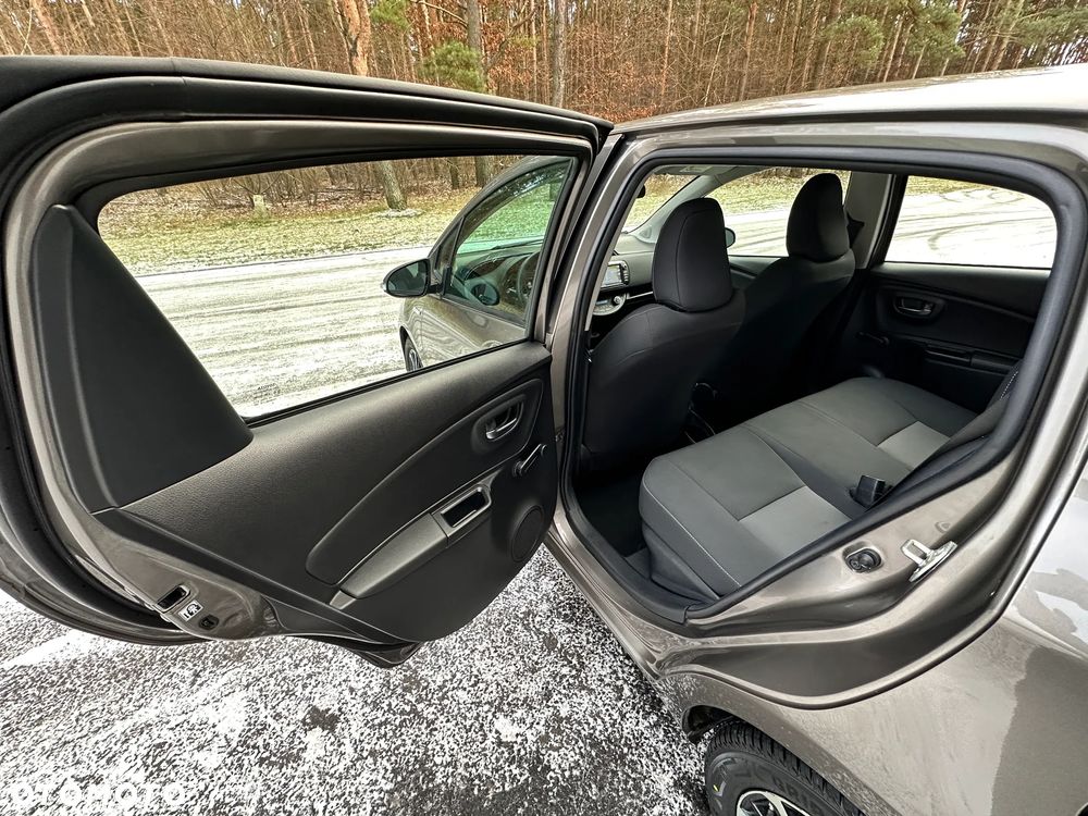 Toyota Yaris Hybrid 100 Business Edition - 20