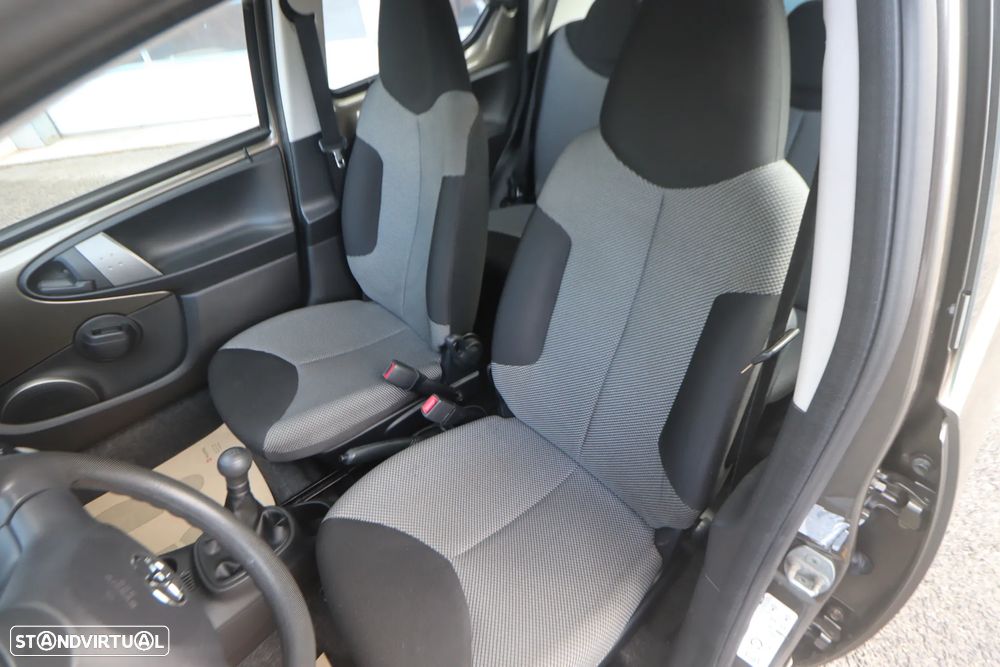 Toyota Aygo Connect - 18